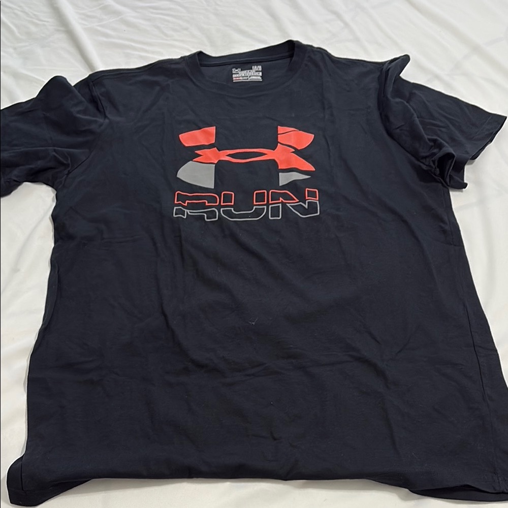 Under Armour Men's Black and orange Graphic T-Shirt